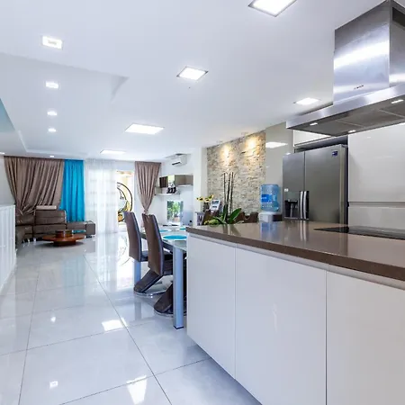 펜션 Townhouse In Fanabe Area *